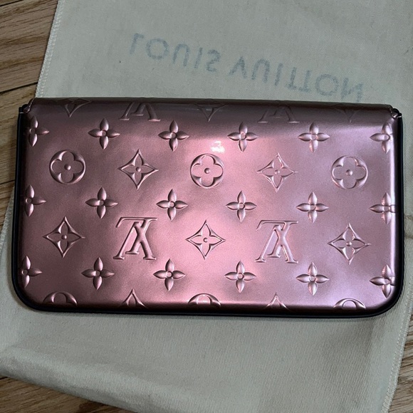 SOLD! 💕 Louis Vuitton Pochette Felicie (Metallic Pale Pink) - Picture 3 of 7